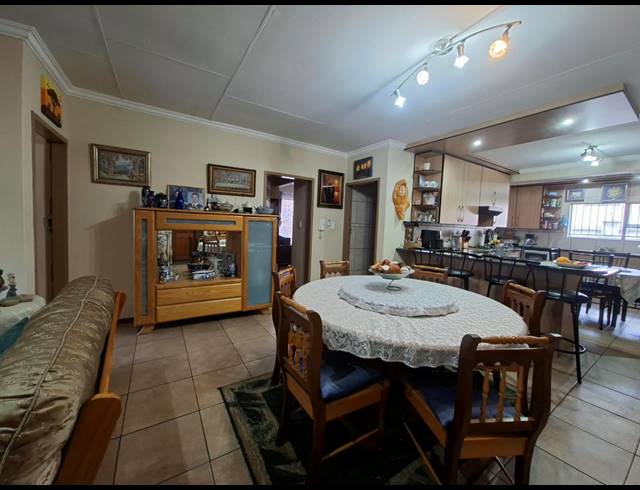 2 BEDROOM RETIREMENT UNIT FOR SALE IN THREE RIVERS